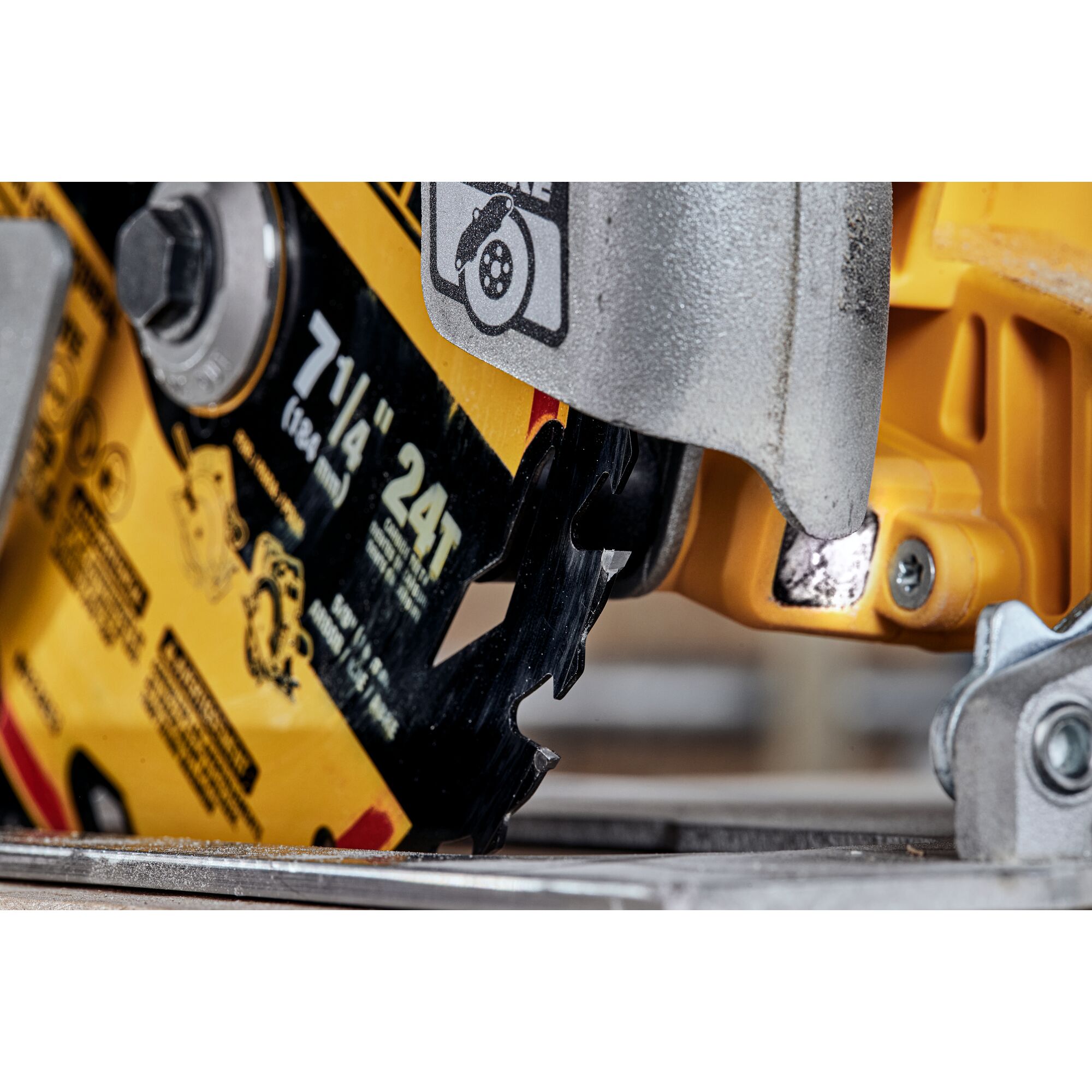 DEWALT DWAW71424 — Lame de scie circulaire ELITE SERIES, 7 1/4 po, 24 dents 2 DWAW71424