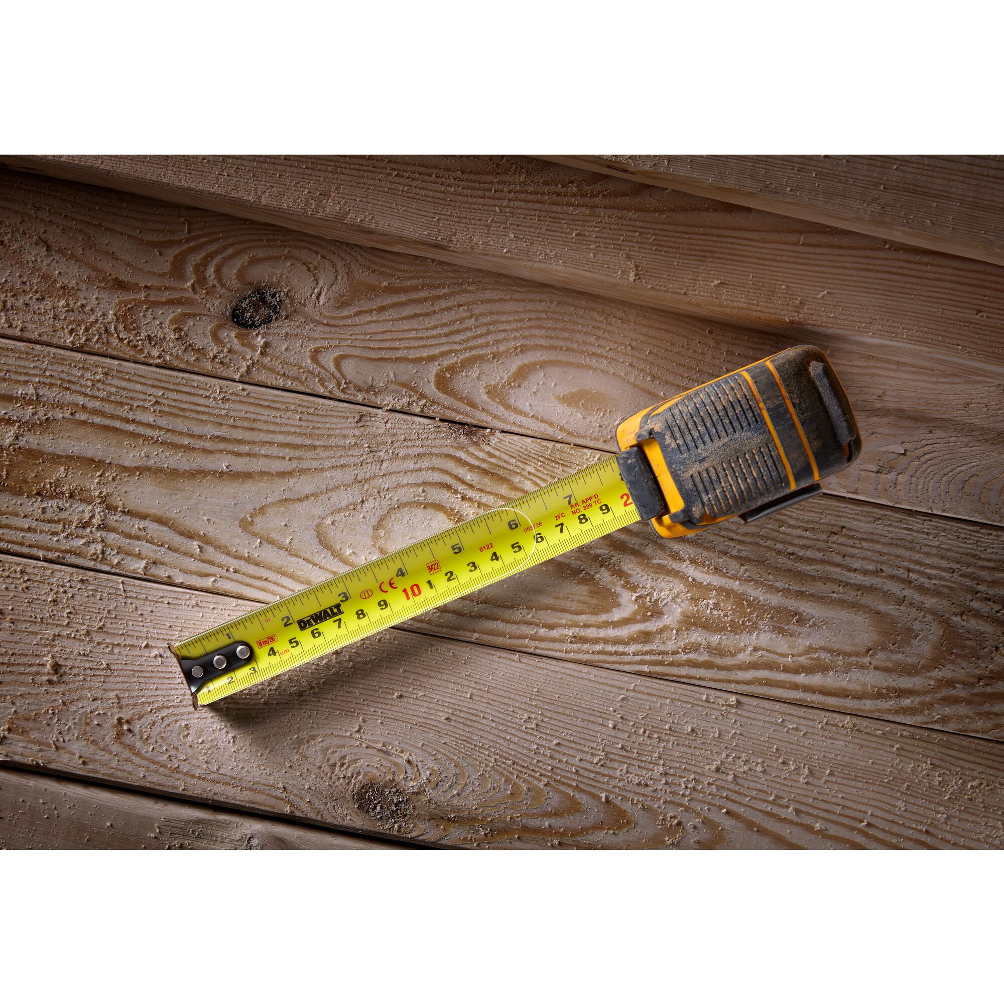 DEWALT DWHT35268S — Ruban à mesurer TOUGHSERIES avec DEL, 26 pi / 8 m 3 Outil Dewalt DWHT35268S