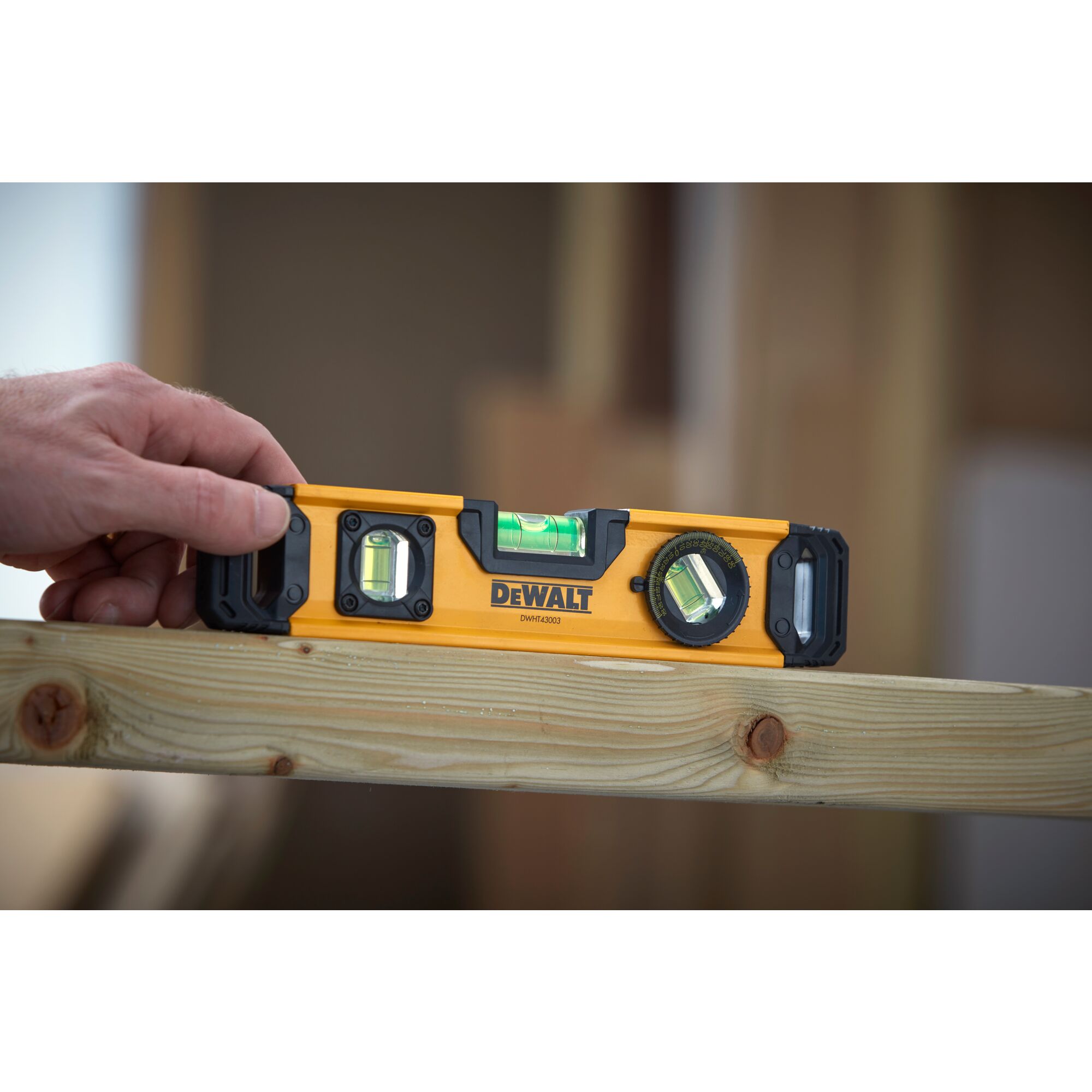 DEWALT DWHT43003 — Niveau torpille magnétique, 9 po 5 Outil Dewalt DWHT43003