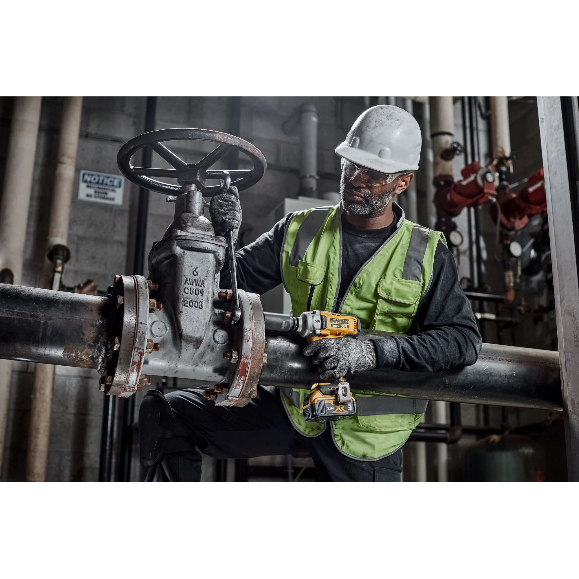Ensemble de clé à chocs XR de 1/2 po à couple intermédiaire – DEWALT DCF891P2R 3 Ensemble de clé à chocs XR de 1/2 po à couple intermédiaire — DEWALT DCF891P2