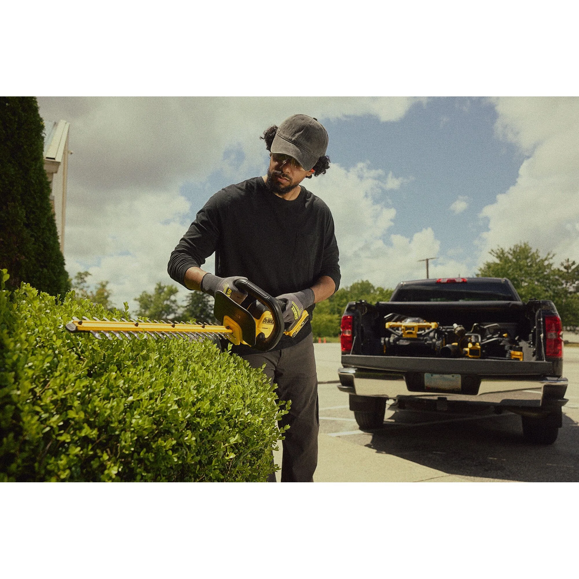 Taille-haie sans fil de 22 po, 20 V MAX – DEWALT DCHT821BR 3 Taille-haie sans fil de 22 po, 20 V MAX — DEWALT DCHT821B