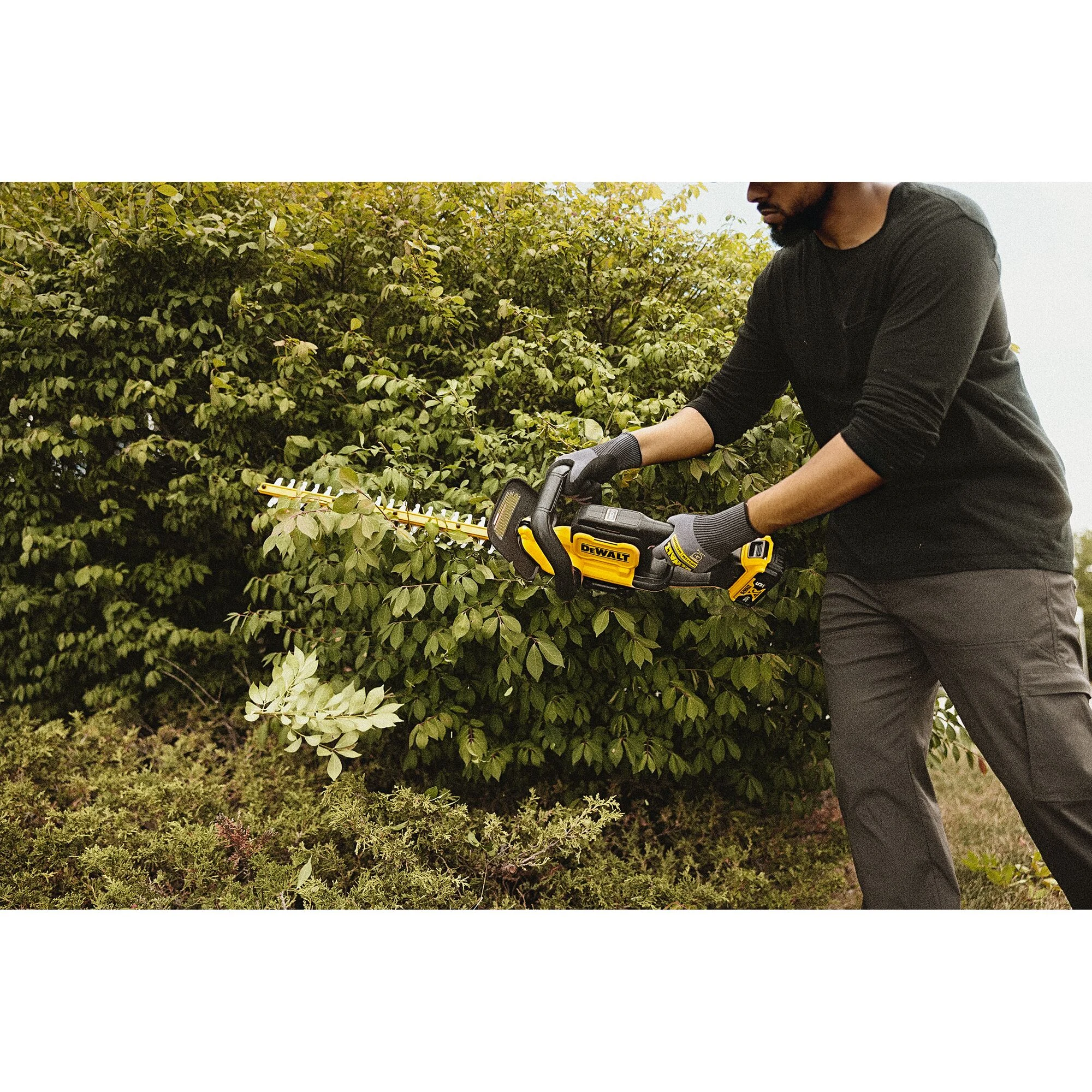 Taille-haie sans fil de 22 po, 20 V MAX – DEWALT DCHT821BR 5 Taille-haie sans fil de 22 po, 20 V MAX — DEWALT DCHT821B