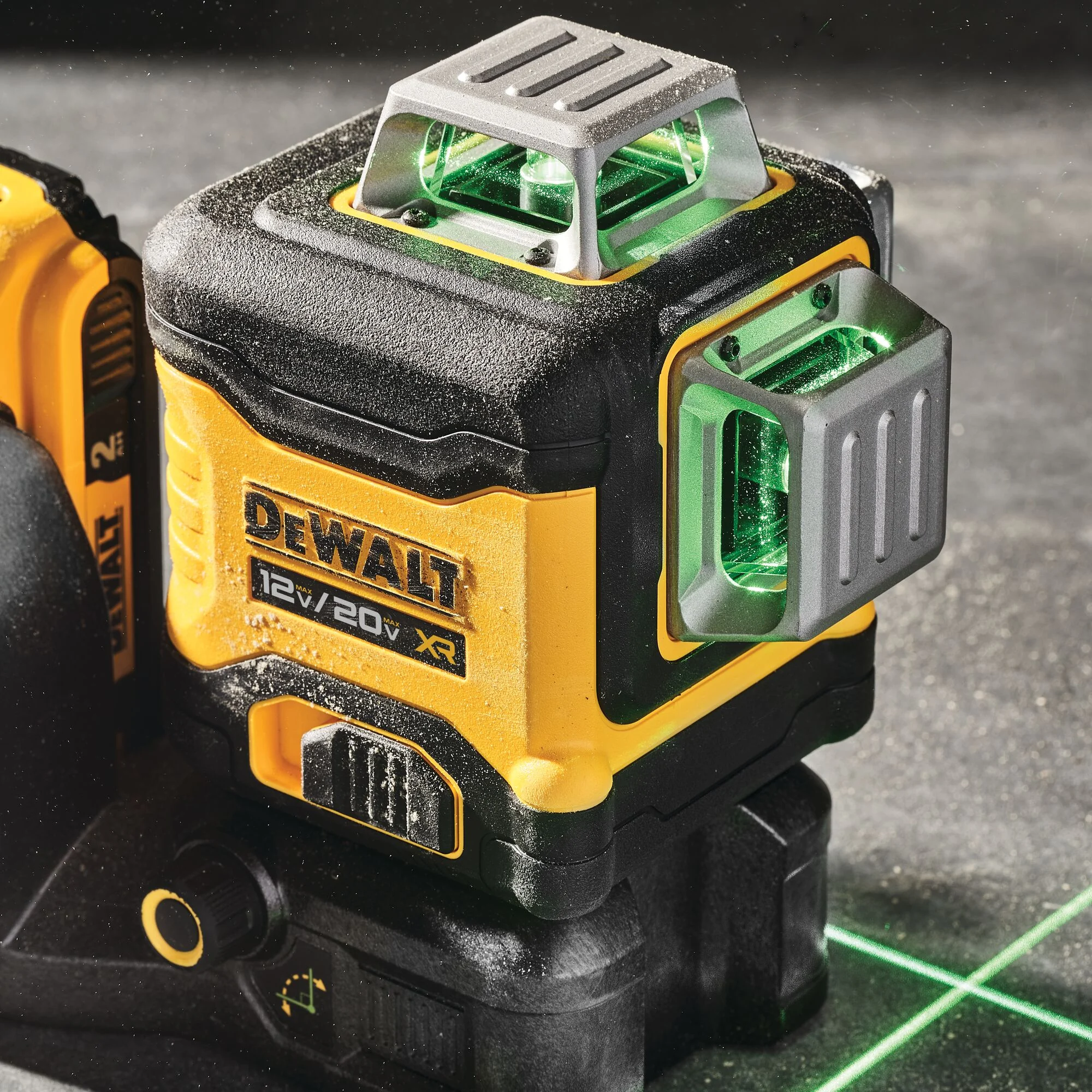Laser vert à 3 plans de 360°, 20 V MAX – DEWALT DCLE34030GB 4 Laser vert à 3 plans de 360°, 20 V MAX – DEWALT DCLE34030GB – détail