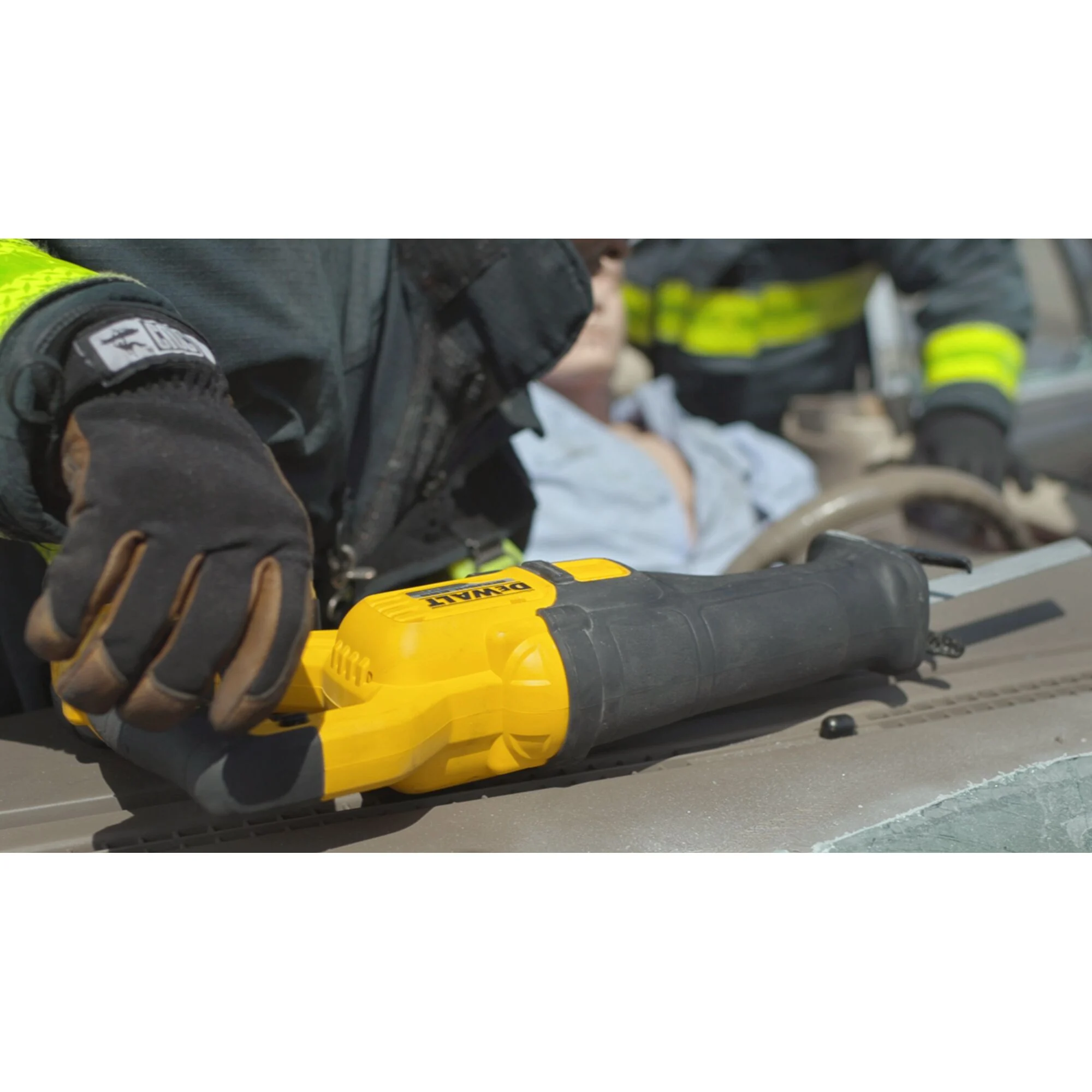 Scie alternative FLEXVOLT sans balais 60 V MAX – DEWALT DCS389BR 4 Scie alternative FLEXVOLT sans balais 60 V MAX — DEWALT DCS389B